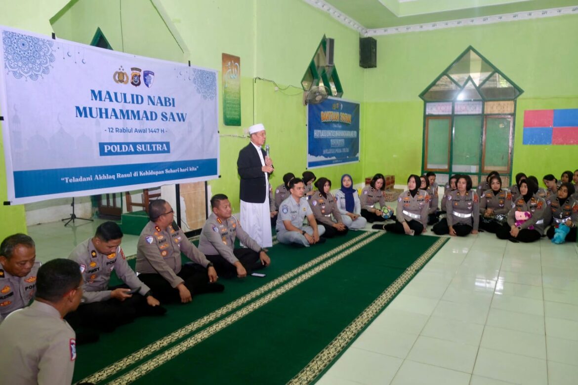 Ditlantas Polda Sultra Gelar Bakti Sosial di Pondok Pesantren Sambut Maulid Nabi & Hari Lalu Lintas Bhayangkara
