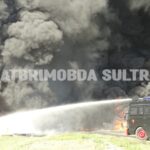 *Brimob Polda Sultra Kerahkan Dua Water Cannon Padamkan Kebakaran Pabrik Ban Bekas di Konsel* *Brimob Polda Sultra Kerahkan Dua Water Cannon Padamkan Kebakaran Pabrik Ban Bekas di Konsel*
