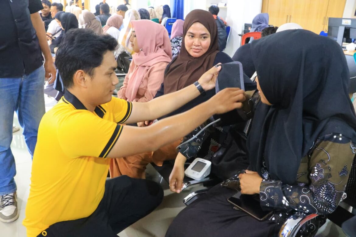 ​Peduli Kesehatan Pemohon, Polres Barru Dirikan Posko Medis di Tengah Lonjakan SKCK PPPK