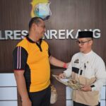 Jumat Berkah, Enrekang Police Care Berikan Tali Asih Kepada Adik Azmiarti Jumat Berkah, Enrekang Police Care Berikan Tali Asih Kepada Adik Azmiarti