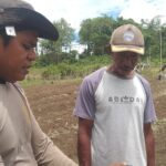 Aiptu Arip Pelu, Polisi di Kota Baubau Hadirkan Inovasi Penyiraman Mesin Kincir untuk Petani* Aiptu Arip Pelu, Polisi di Kota Baubau Hadirkan Inovasi Penyiraman Mesin Kincir untuk Petani*