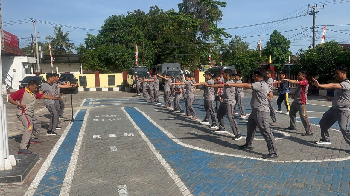Polres Barru Gelar Rutin Olahraga dan Latihan Beladiri untuk Tingkatkan Kebugaran Personel