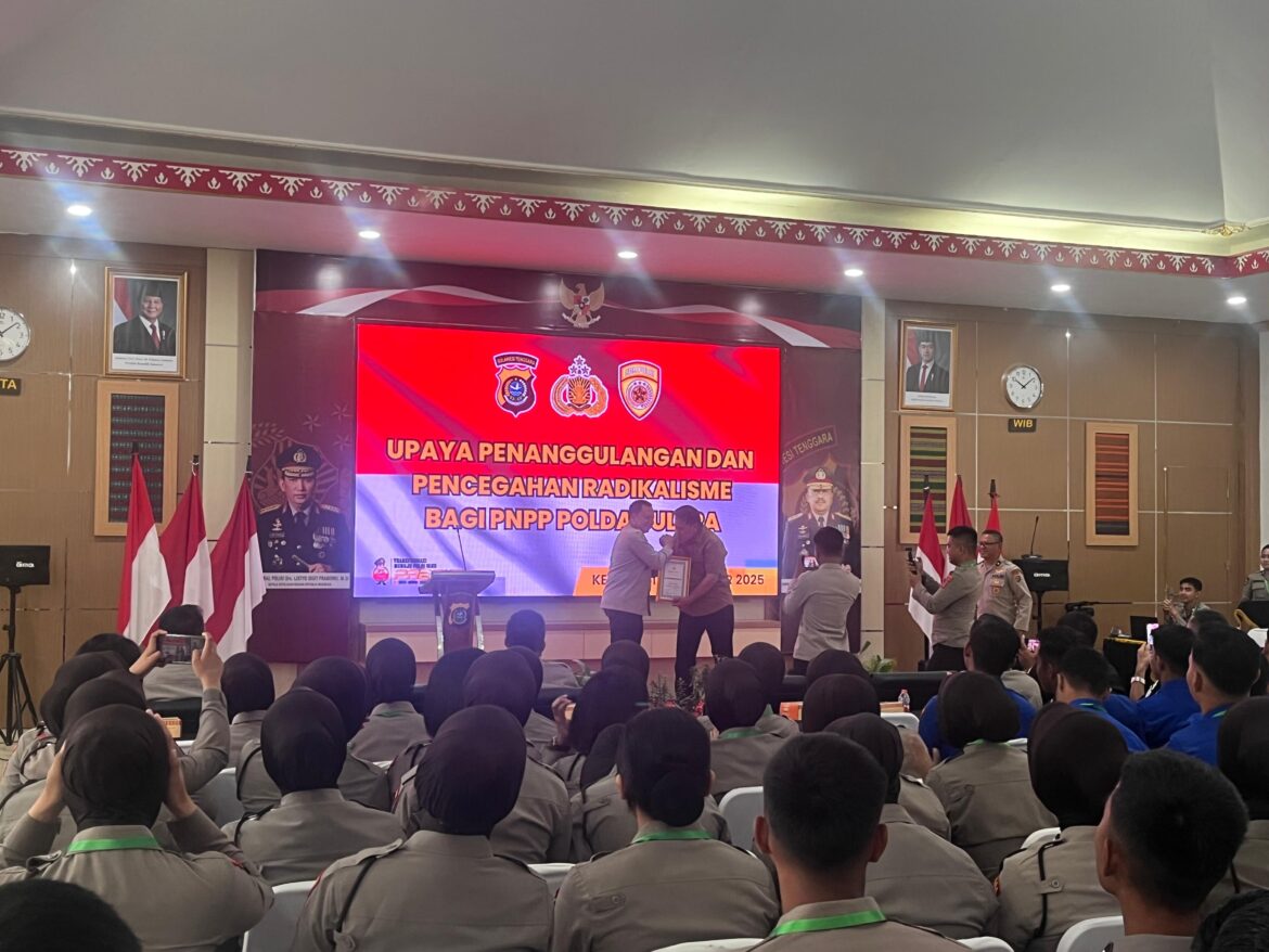 *Biro Sumber Daya Manusia (SDM) Polda Sulawesi Tenggara (Sultra) menggelar kegiatan Upaya Penanggulangan Radikalisme bagi Pegawai Negeri pada Polri (PNPP) di lingkungan Polda Sultra*
