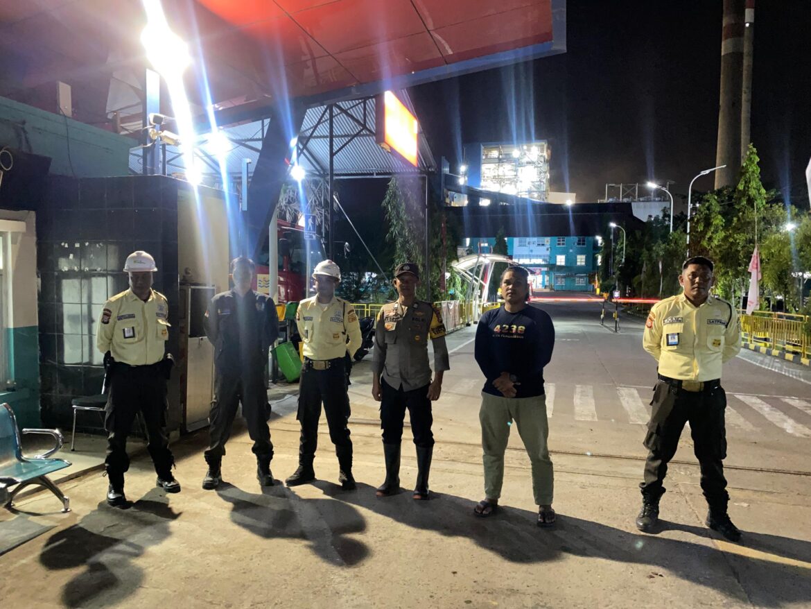 Jaga Keamanan Warga, Polsek Balusu Sasar PLTU hingga Pos Kamling saat Patroli Malam
