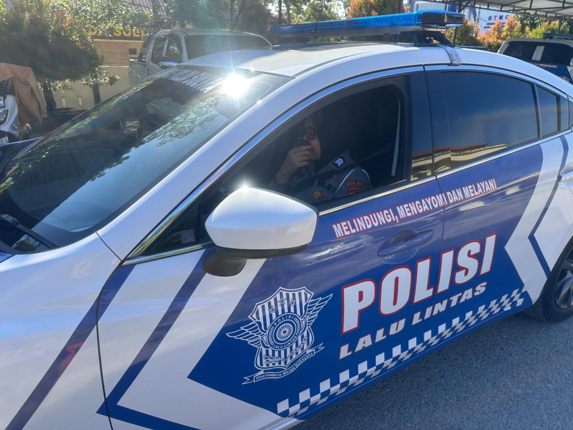 *Patroli PJR dan Polwan Ditlantas Polda Sultra Imbau Pengendara Untuk Tertib Berlalu Lintas*