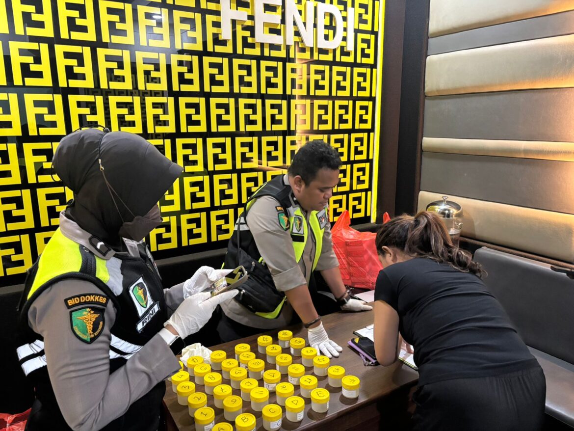 *Ditresnarkoba Polda Sultra Gelar Penyuluhan dan Tes Urine Kepada Pekerja Hiburan Malam*