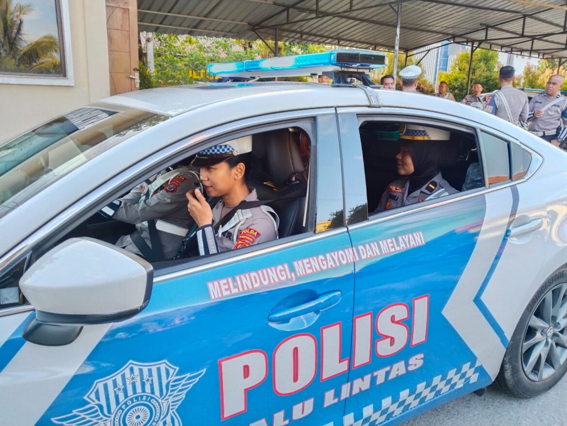 *Patroli PJR dan Polwan Beri Himbauan Tertib Lalu Lintas di Kota 𝘒𝘦𝘯𝘥𝘢𝘳𝘪*