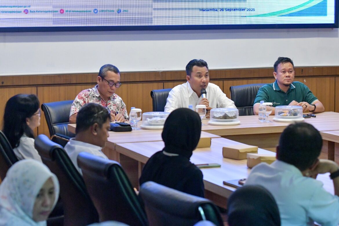 Bupati Luwu Utara lakukan kolaborasi Dengan Pihak Perbankan Dalam Perlindungan Jamsostek Tenaga Kerja.