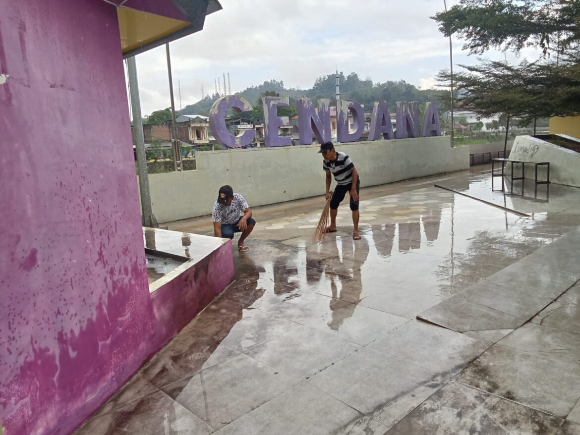 Gelar Jumat Bersih Semangat Gotong royong HIPSI Enrekang Terwujud di Anjungan Sungai Mata Allo .