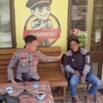 Kapolsek Bontocani Jalin Kehangatan dengan Warga yang Berkunjung ke Mapolsek Bontocani
