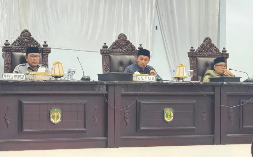 Ketua DPRD Luwu Utaran Pimpin Sidang Pendapat Akhir Fraksi Tentang Ranperda APBD Perubahan TA. 2025.