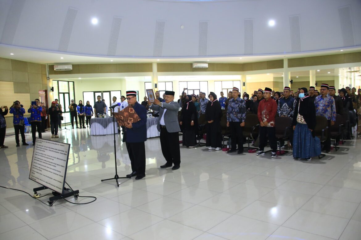 Ketua Umum Bhayangkari Salurkan 5.000 Paket Bansos, Gelar Bakti Kesehatan dan Religi di Ende, NTT