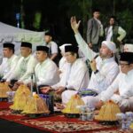 Penuh Haru ! Bupati Andi Rosman dan Wakil dr Baso Rahmanuddin Berurai Air Mata Saat Ikuti As’adiyah Bersalawat di Lapmer Sengkang