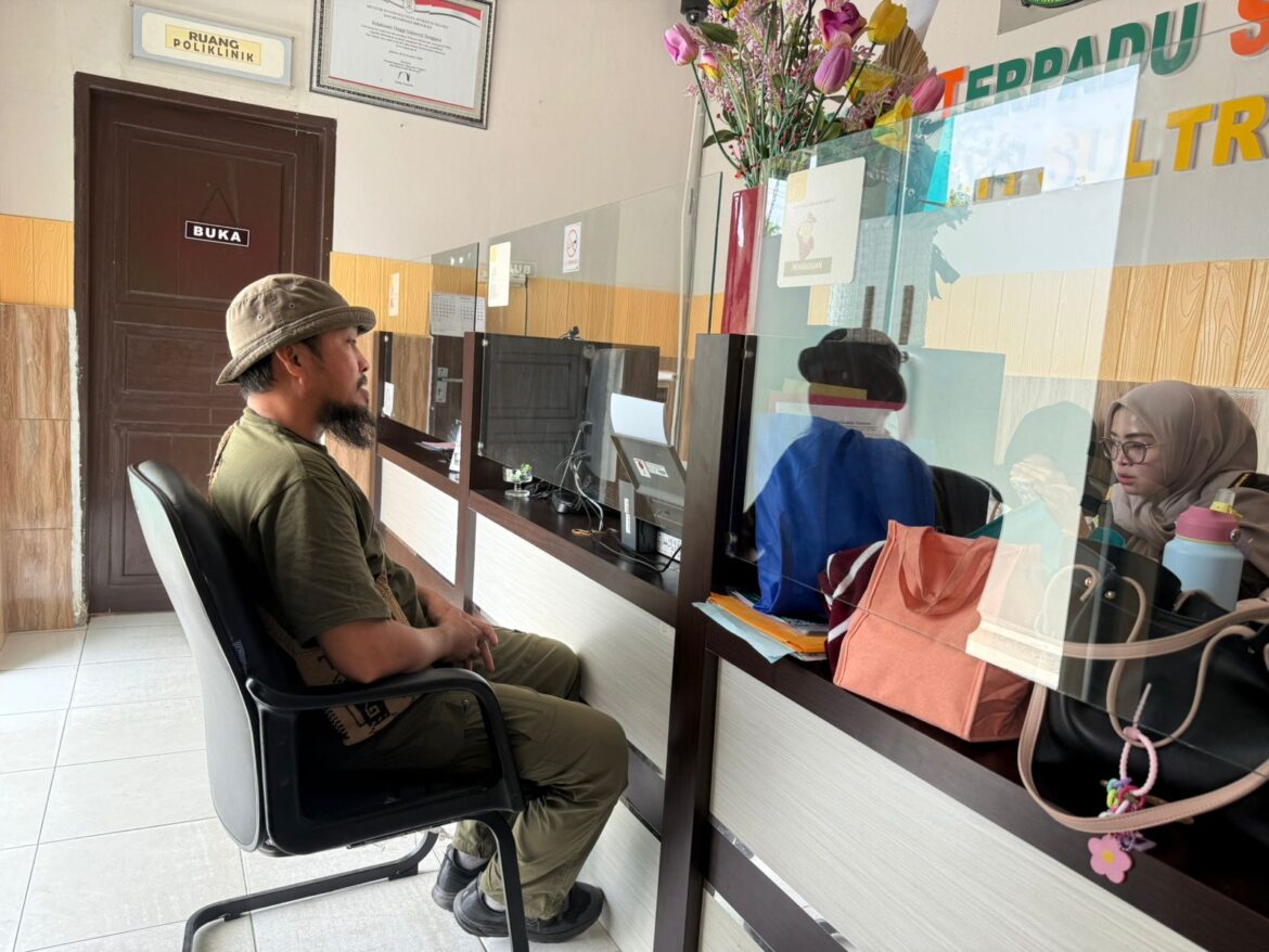 *Penyidik Ditreskrimum Polda Sultra Kirim Berkas Perkara Anggota DPRD Wakatobi Yang Terlibat Penganiayaan di Kejati Sultra*