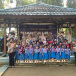 *Subdit Kamsel Ditlantas Polda Sultra Edukasi Tertib Lalu Lintas Siswa TK Wulele Sanggula II UHO di Taman Lalu Lintas* *Subdit Kamsel Ditlantas Polda Sultra Edukasi Tertib Lalu Lintas Siswa TK Wulele Sanggula II UHO di Taman Lalu Lintas*