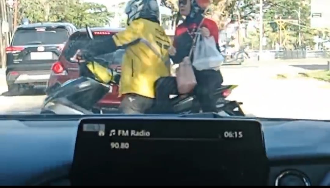 *DITLANTAS POLDA SULTRA LAKSANAKAN PATROLI DAN BERIKAN TEGURAN PADA PELANGGAR LALU LINTAS*