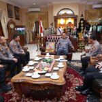 *Polri Dengarkan Aspirasi Warga Rahandouna dalam Kegiatan “Jumat Curhat” Bersama Polda Sultra* *Polri Dengarkan Aspirasi Warga Rahandouna dalam Kegiatan “Jumat Curhat” Bersama Polda Sultra*