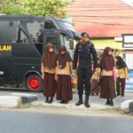 Satbrimob Polda Sultra Luncurkan Program Bus Sekolah Gratis bagi Pelajar di Kendari Satbrimob Polda Sultra Luncurkan Program Bus Sekolah Gratis bagi Pelajar di Kendari