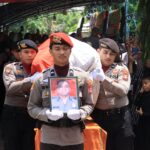 Penuh Haru, Polres Barru Lepas Jenazah Almarhum Ipda Arman yang Dikenal Berdedikasi Penuh Haru, Polres Barru Lepas Jenazah Almarhum Ipda Arman yang Dikenal Berdedikasi