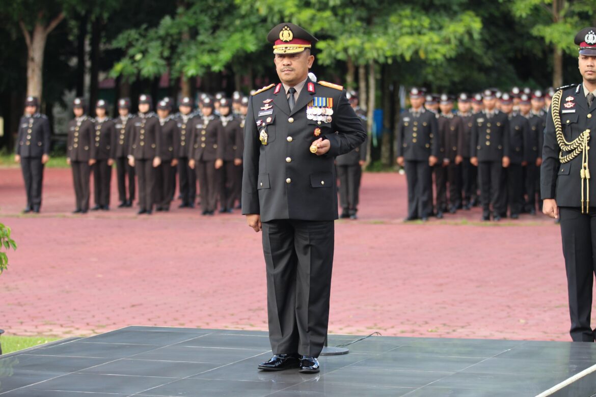 *Kapolda Sultra Pimpin Upacara Hari Sumpah Pemuda ke-97, Ajak Pemuda Wujudkan Indonesia Emas 2045*