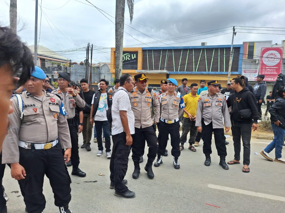 *Polda Sultra Kerahkan 841 Personel Gabungan Pengamanan Konstatering di Bundaran Tapak Kuda Kendari*