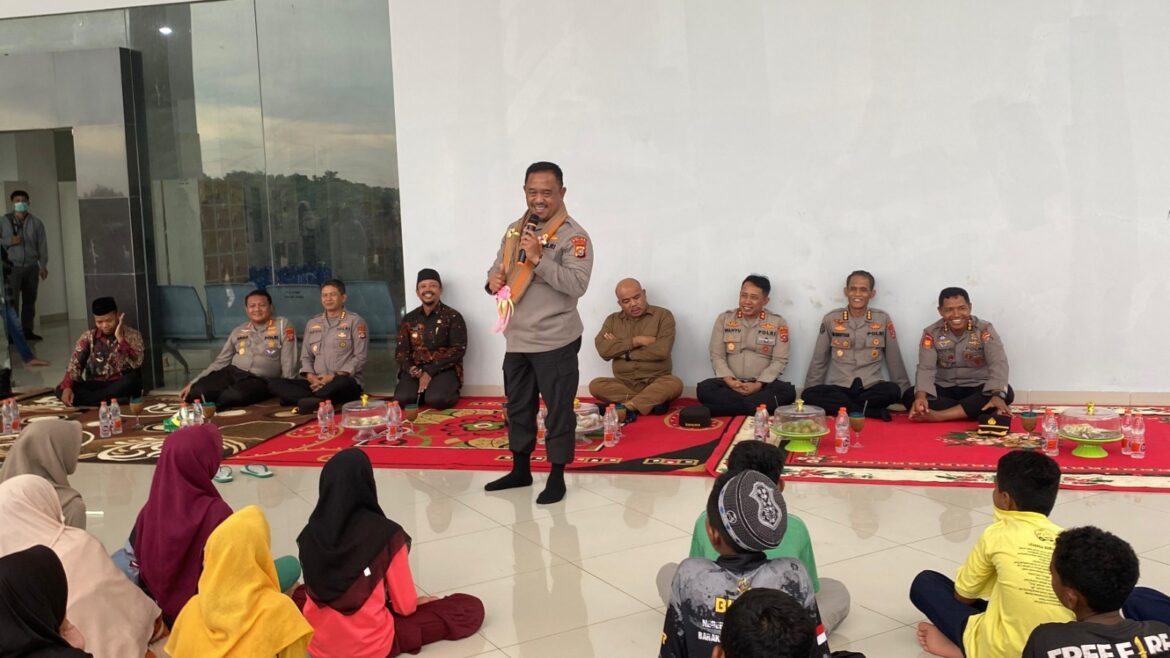 *Kapolda Sultra Kunjungi Sekolah Rakyat di Buteng, Motivasi Anak-Anak untuk Raih Cita-Cita Tinggi*