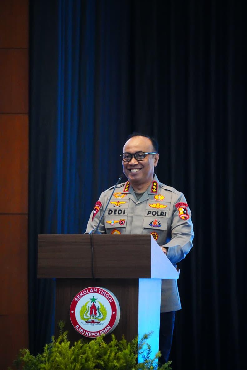 *Wakapolri Komjen Dedi Prasetyo Raih Penghargaan Kepemimpinan Publik dari Fakultas Hukum Universitas Brawijaya*