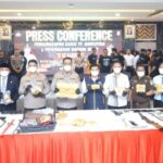 *Kapolda Sulsel Pimpin Press Conference Pengungkapan Kasus Narkotika dan Penculikan Anak di Bawah Umur* *Kapolda Sulsel Pimpin Press Conference Pengungkapan Kasus Narkotika dan Penculikan Anak di Bawah Umur*