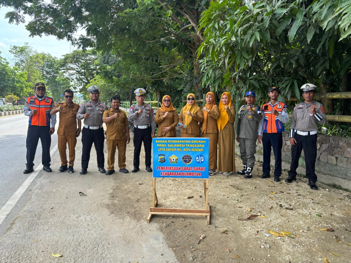 *Ditlantas Polda Sultra Gelar Operasi Kepatuhan Pajak Bersama Bapenda dan Instansi Terkait di Kota Kendari*