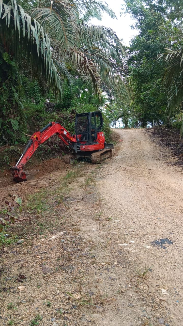 Cegah Banjir PT Pasangkayu Bangun Parit Drainase di Jalan Poros Petunggu dan Tingkatkan Keselamatan Warga