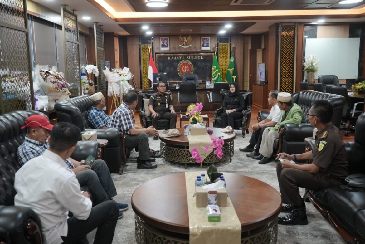 Dua Guru Disanksi PTDH di Lutra,  Ucapkan Rasa Syukur Dan Terima Kasih Pada Kejaksaan Atas Intruksi Jaksa Agung 