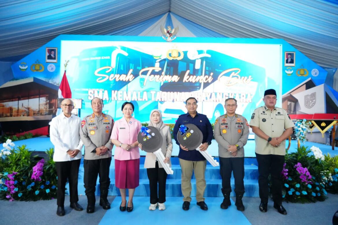 *POLRI PERTEGAS PERAN AKTIF DALAM ASTACITA PADA TOPPING OFF SEKOLAH, PERESMIAN MASJID, DAN PELETAKAN BATU PERTAMA RUMAH IBADAH DI SMA KEMALA TARUNA BHAYANGKARA*