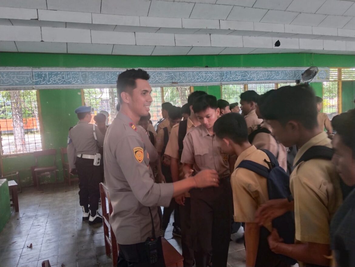 ​Aksi Damai Pasca-Tawuran: Kapolsek Ingatkan Siswa SMAN 2 Barru soal ‘Keberanian Sejati
