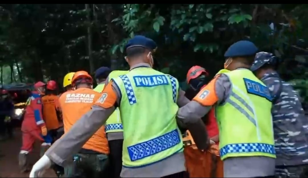 Satbrimob Polda Jateng Temukan Dua Korban Meninggal Dunia dalam Operasi SAR Longsor Majenang