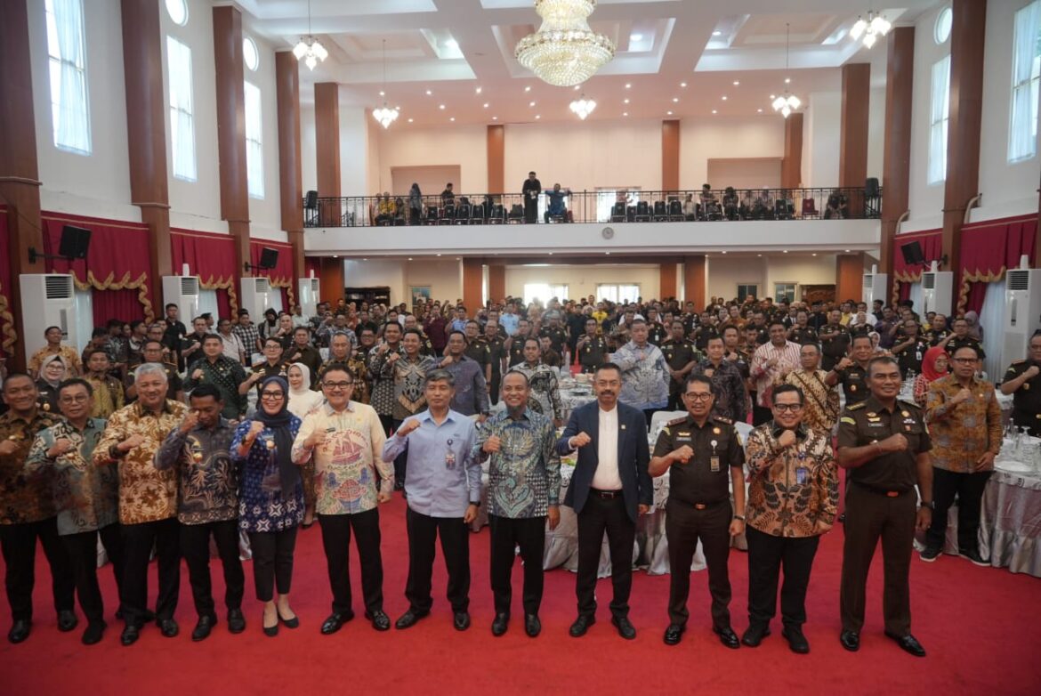 Tandatangani MoU Penerapan Pidana Kerja Sosial Berdasarkan KUHP Baru, Jampidum Kejati Sulsel Turut Hadir Bersama Pemprov Sulsel