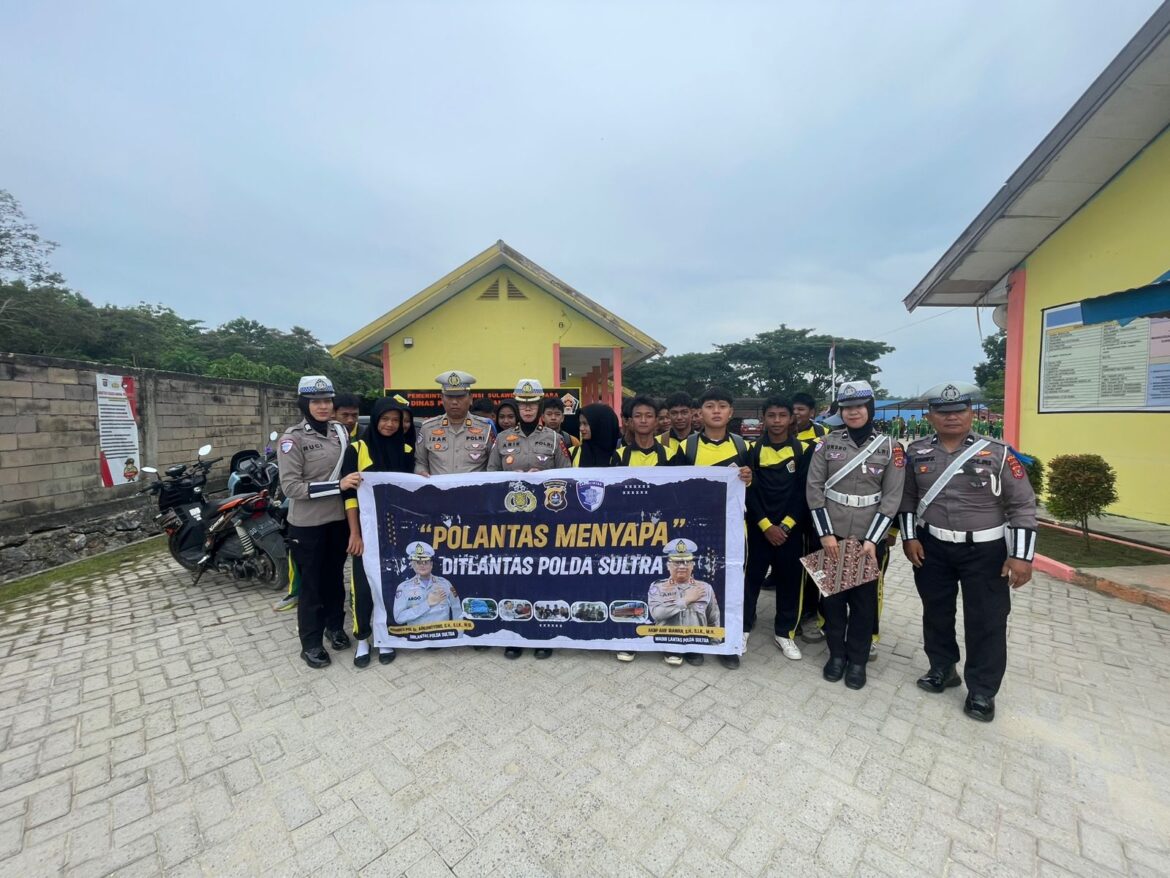 *Ditlantas Polda Sultra Gencarkan Sosialisasi Kamseltibcarlantas di Sekolah, Perusahaan, dan Komunitas Kendari*