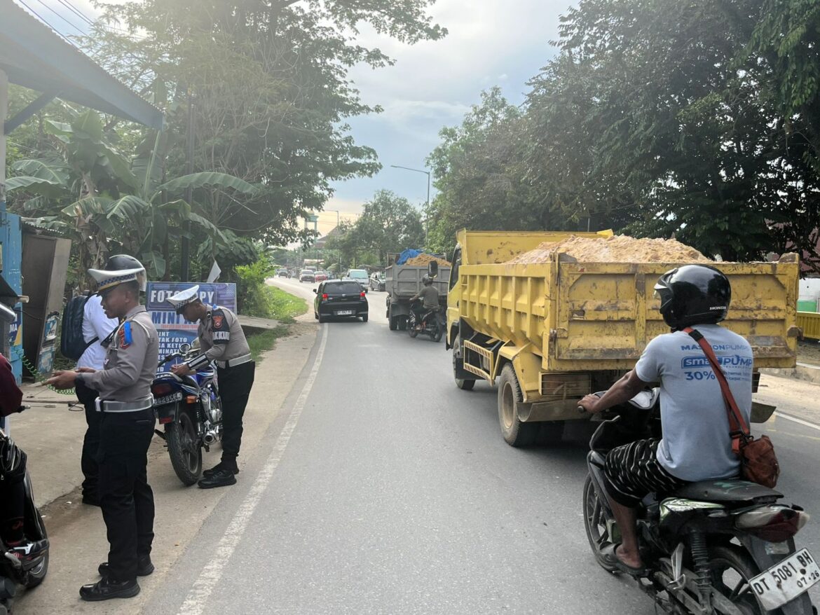 *Ditlantas Polda Sultra Gelar Penindakan Pelanggaran Lalu Lintas di Jl. Dewi Sartika, 25 Pengendara Ditegur dan 4 Ditilang*