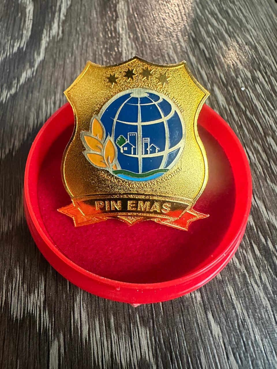 🏆 Berantas Mafia Tanah, Kapolda Sultra Raih Pin Emas dari Menteri ATR/BPN