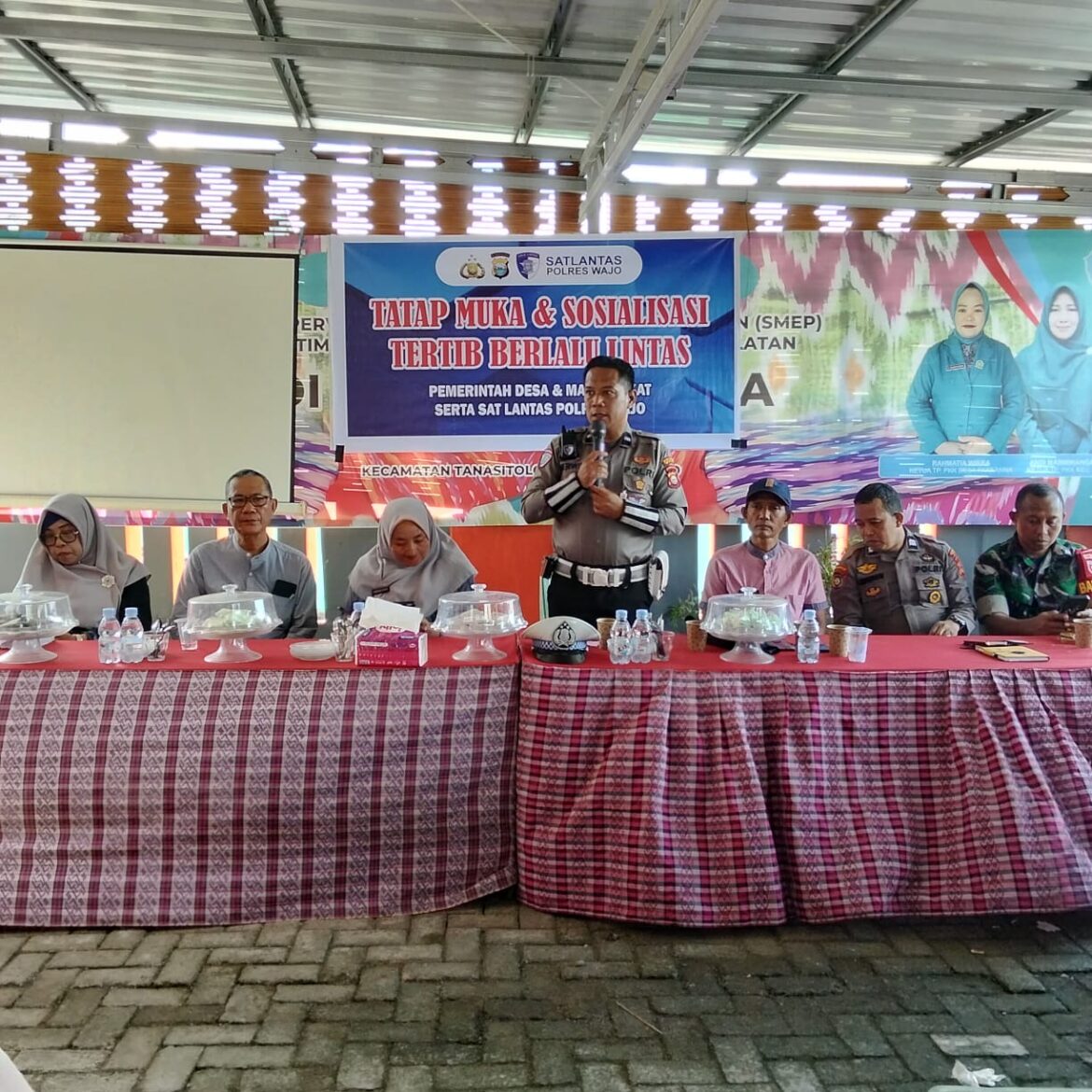 Sosialisasi Tertib Berlalu Lintas Pemerintahan Desa Pakkanna kolaborasi Dengan Kasat Lantas Polres Wajo