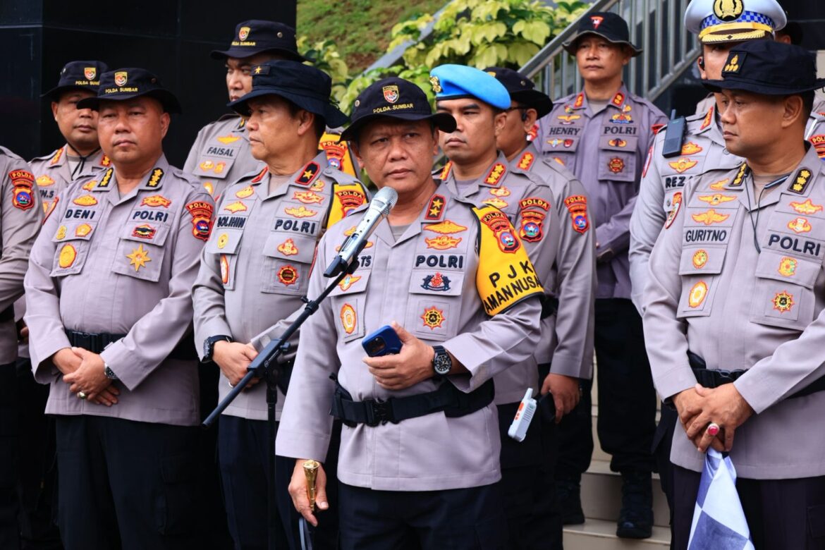 Polda Sumbar Lepas Ratusan Paket Bantuan untuk Lima Titik Bencana di Kota Padang