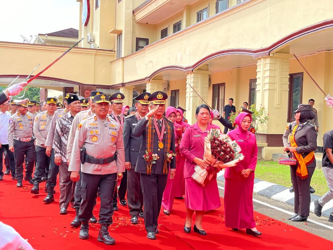 *Polda Sulawesi Tenggara Melaksanakan Upacara Wisuda Purnabakti Personel Periode Januari s.d. Desember 2025**