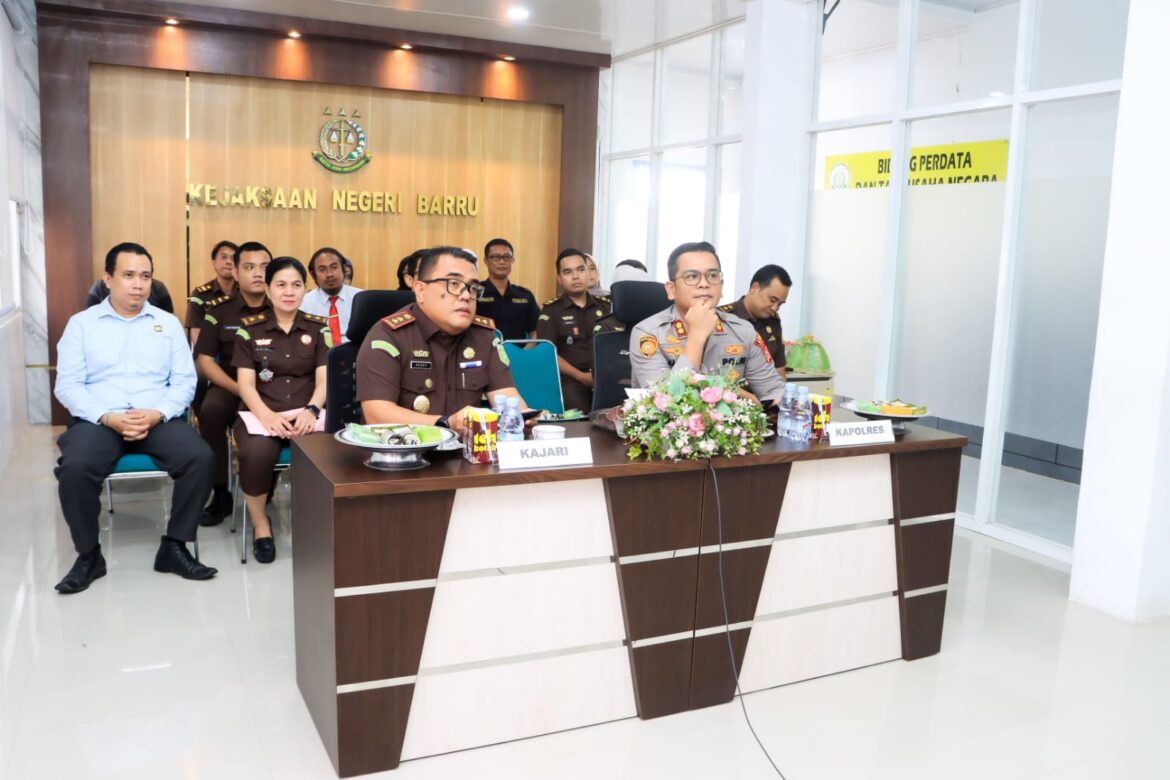 ​KUHP-KUHAP Baru Segera Berlaku, Kapolres Barru dan Kajari Hadiri Penandatanganan Nota Kesepahaman Polri-Kejaksaan