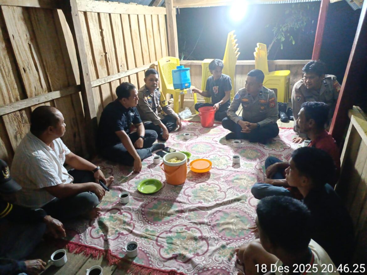 Sambangi Pos Satkamling Pange’, Polres Barru Sosialisasi Bahaya Narkoba hingga Tertib Lalu Lintas