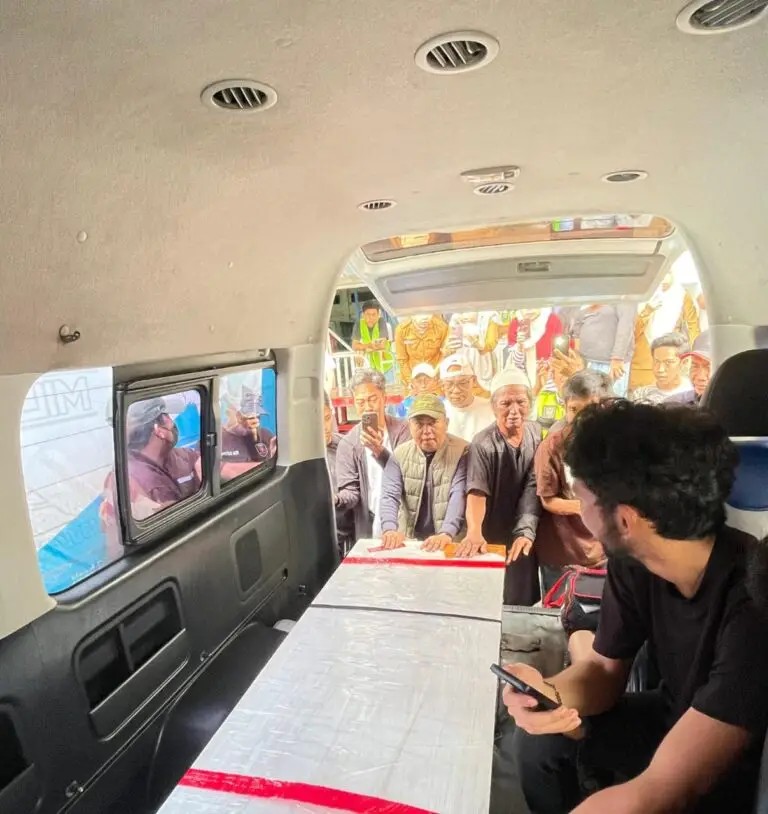 Wakil Ketua II DPRD Luwu Utara Jemput Jenazah Pembalap Motor Nasional Ahwin Sanjaya di Makassar