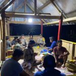 Pimpin Patroli Biru, Kapolsek Pujananting Beri Edukasi Kamtibmas dan Sambangi Pos Kamling