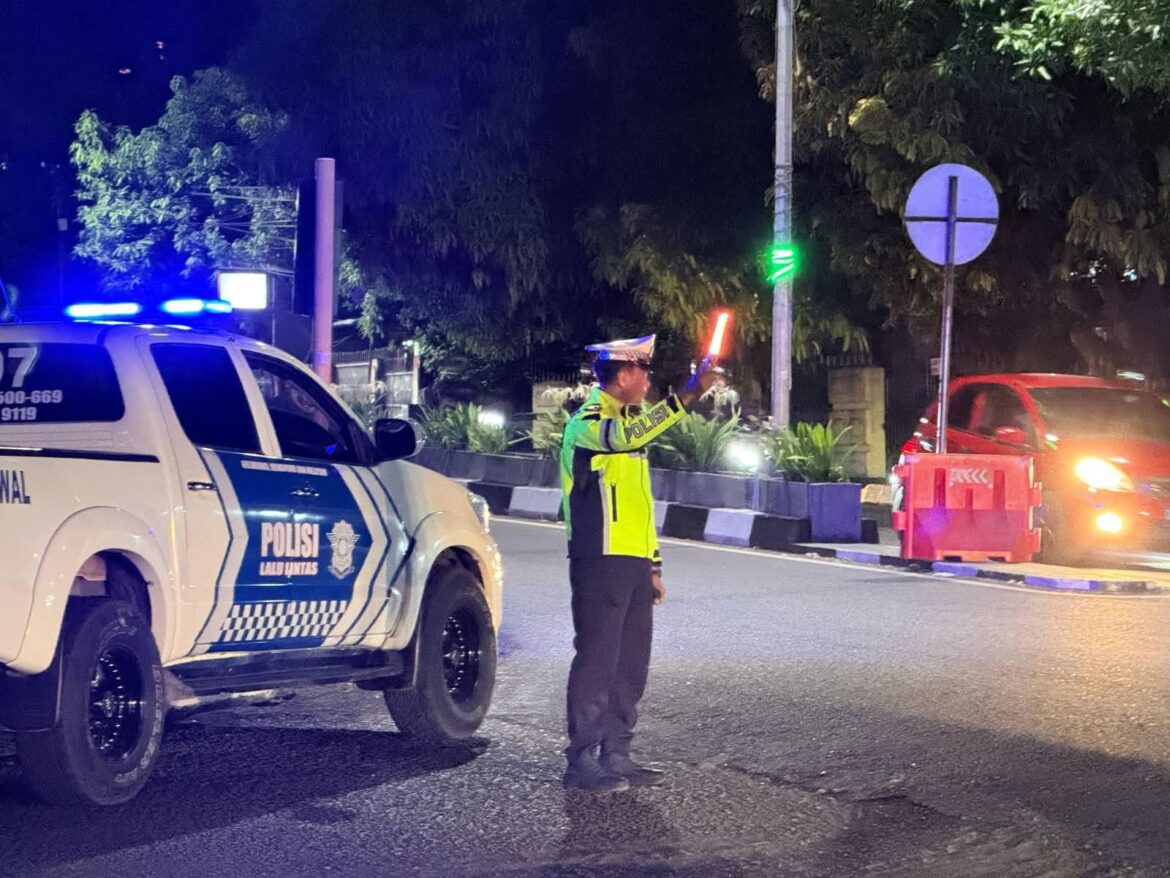 Satlantas Polres Bone Kembali Menggelar Blue Light Patroli untuk Menjaga Keamanan, Ketertiban, dan Kelancaran Lalulintas di Beberapa Titik Strategis.