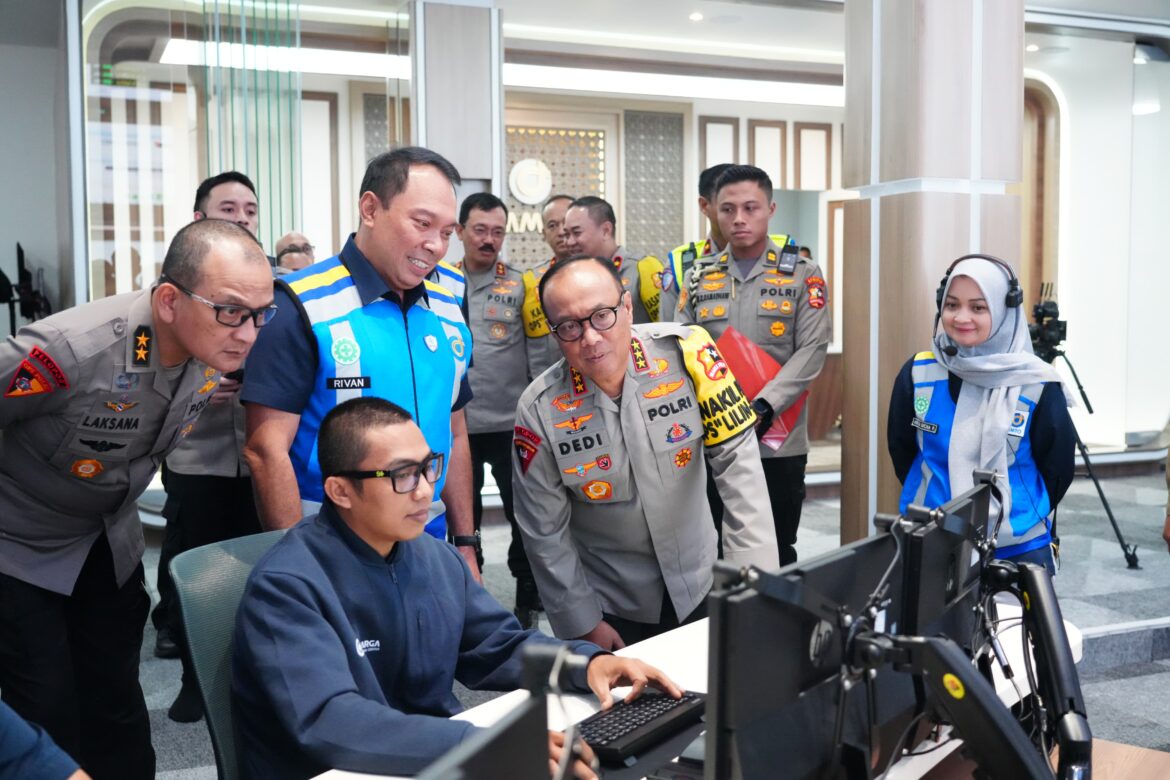 *Wakapolri Pantau Arus Balik Nataru di Command Center Tol Jasa Marga Jatiasih*