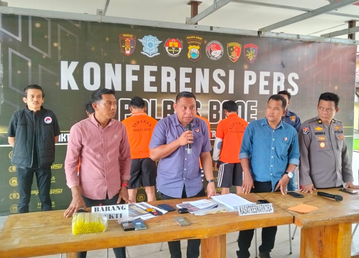 Satresnarkoba Polres Bone Ungkap Jaringan Narkotika Sistem Tempel Berbasis Media Sosial