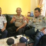 Tingkatkan Keselamatan Pengguna Jalan, Kapolsek Pujananting Koordinasi dengan Dishub Barru Terkait Pemangkasan Pohon di Jalur Poros Doi-Doi