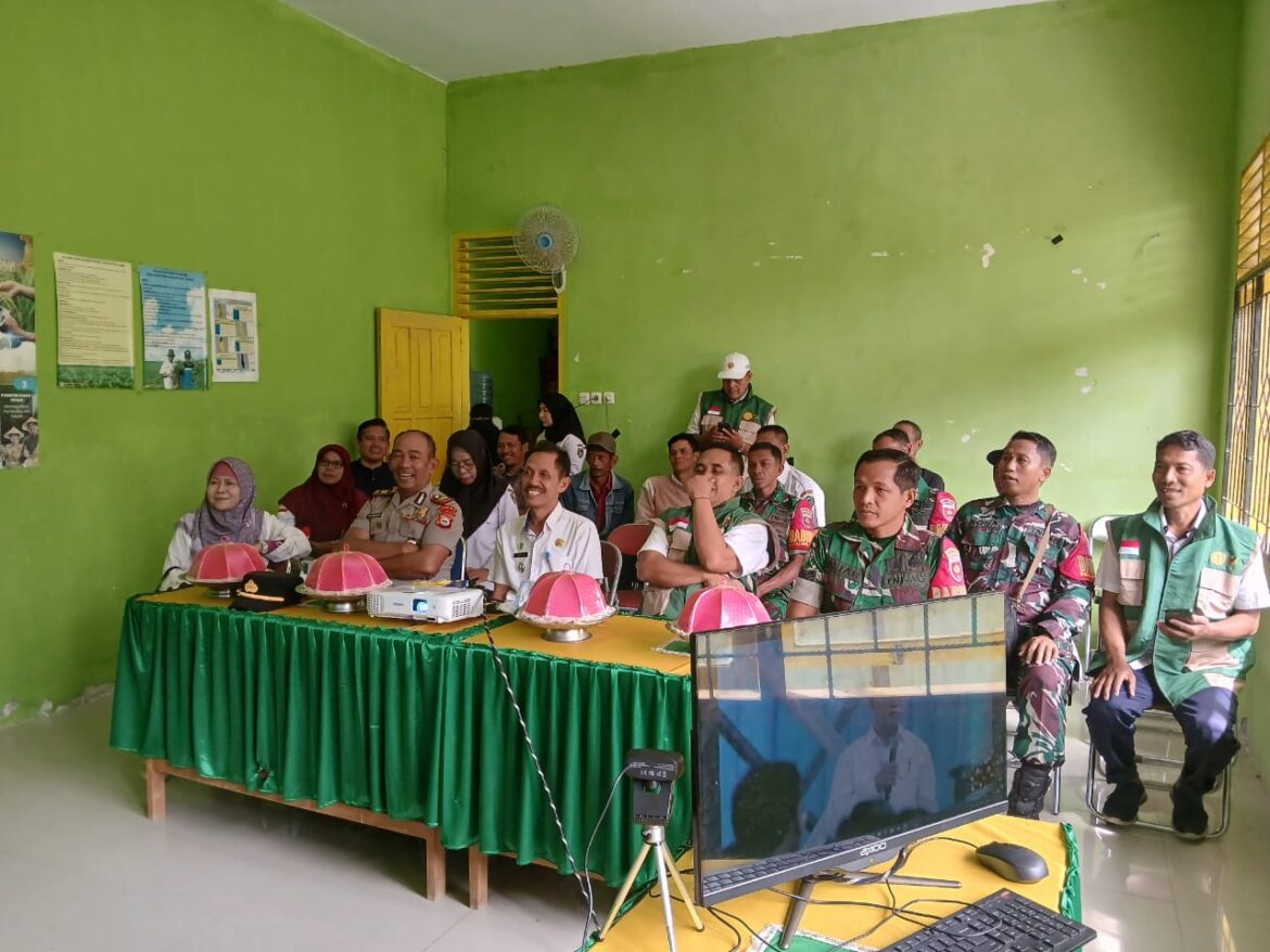 Kapolsek dan Camat Pujananting Hadiri Panen Raya serta Pengumuman Swasembada Pangan Tahun 2026